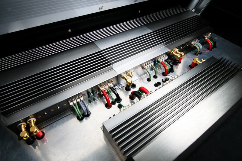 this is a picture of a car amplifier used to avoid key mistakes with car audio systems